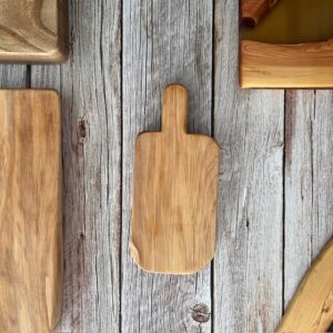 tabla de madera artesana para presentación de alimentos en enebro para pan