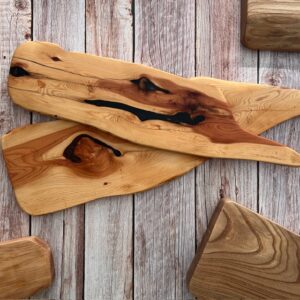 tablas de madera artesana para presentación de alimentos en enebro con rtesina epoxi
