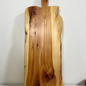 tabla de madera de enebro artesana para presentación de alimentos