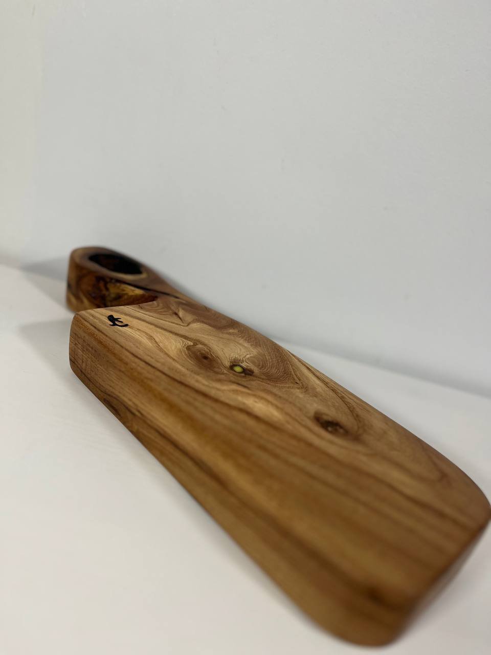 tabla de madera artesana para presentación de alimentos en álamo negro