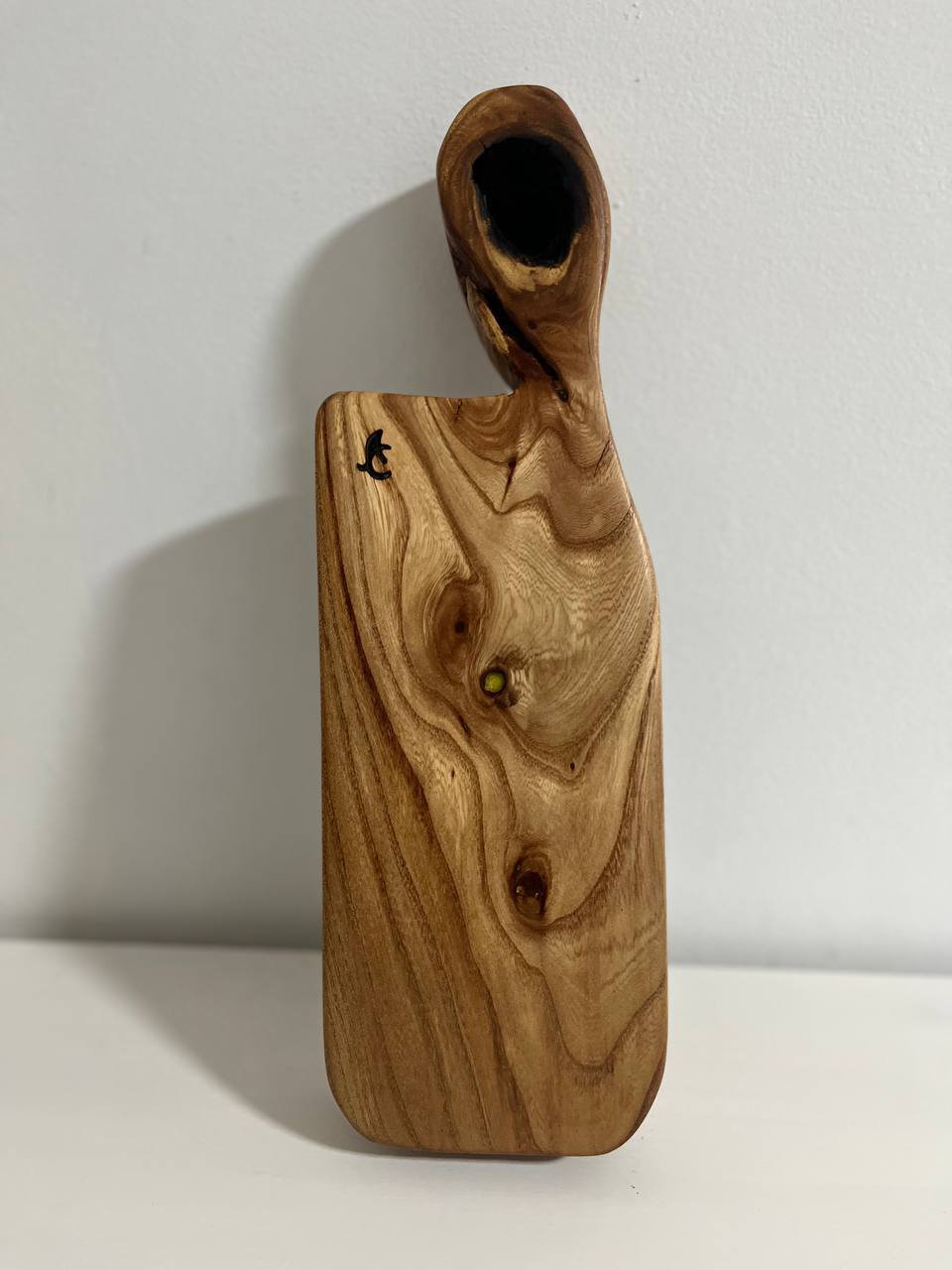 tabla de madera artesana para presentación de alimentos en álamo negro