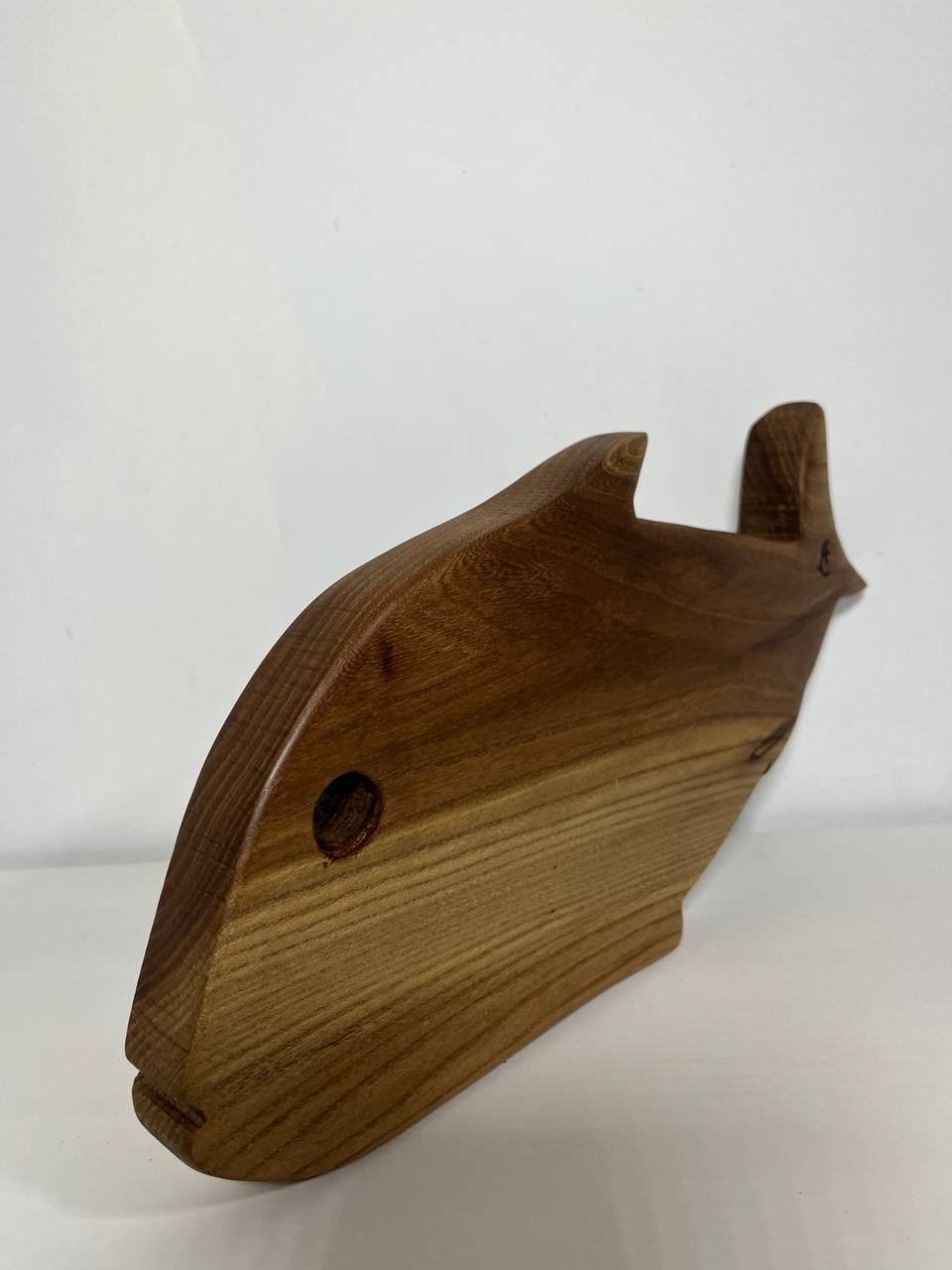 tabla de madera artesana para presentación de alimentos en álamo negro