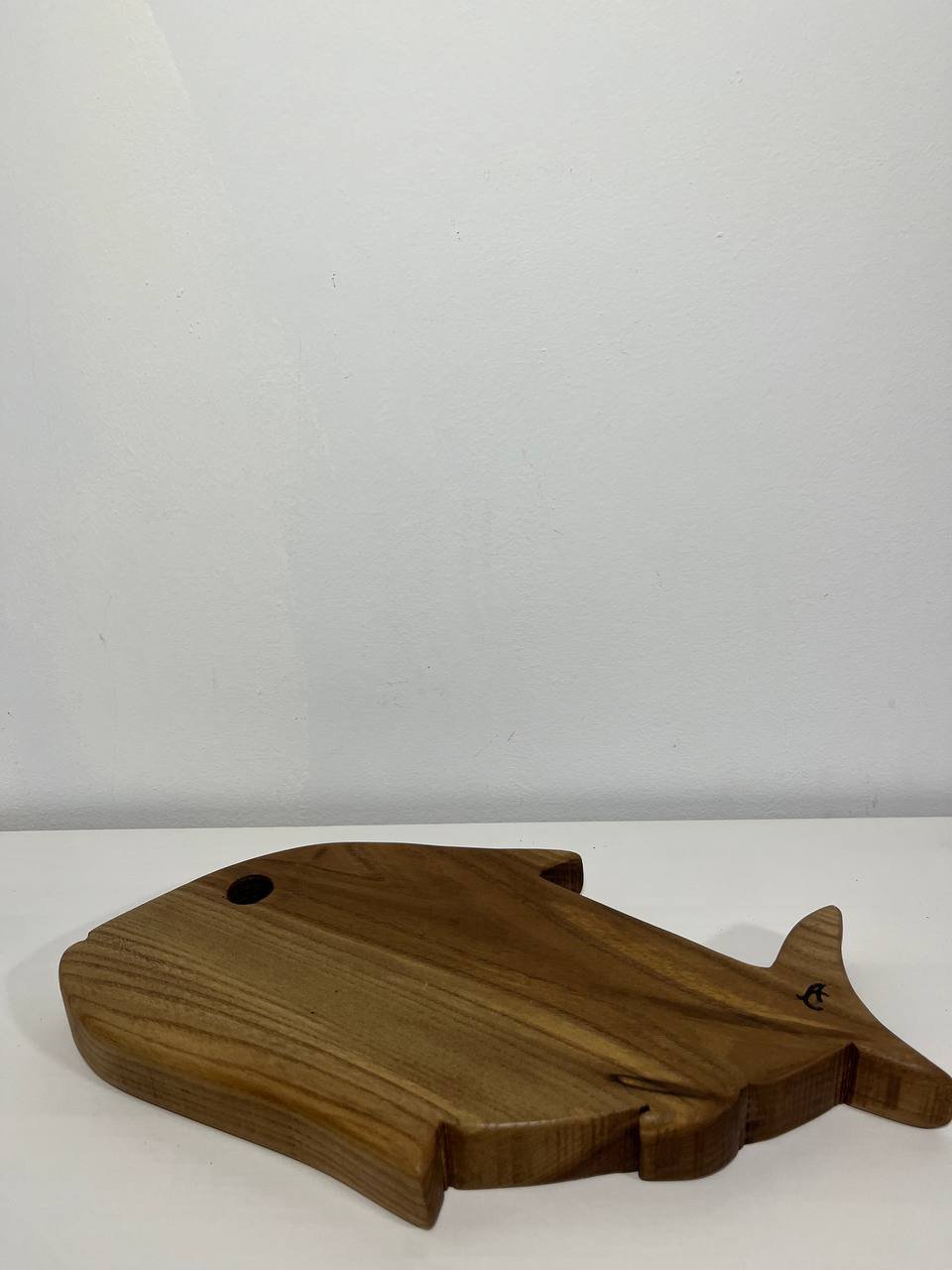 tabla de madera artesana para presentación de alimentos en álamo negro
