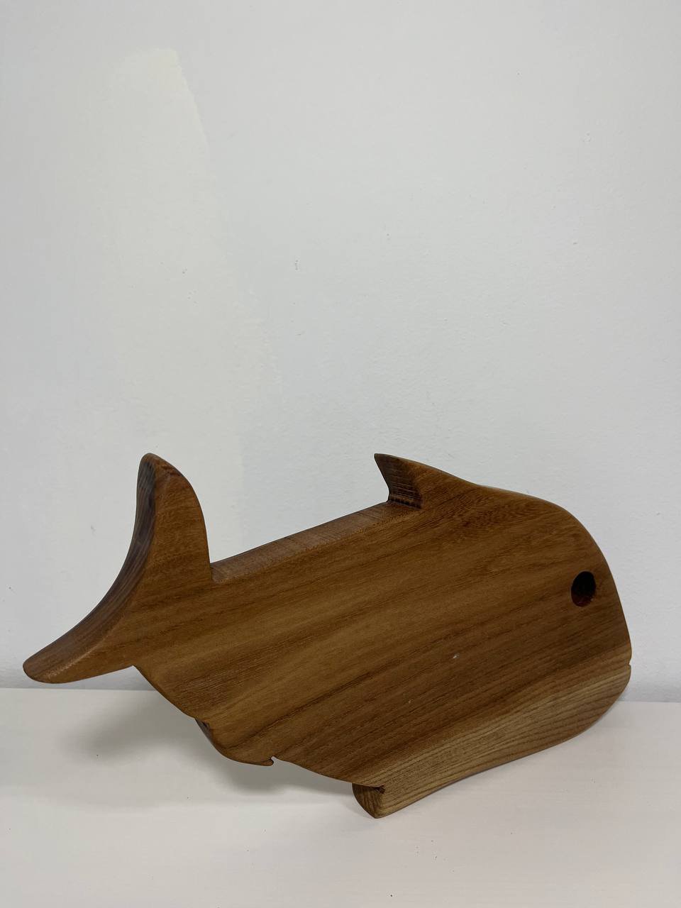 tabla de madera artesana para presentación de alimentos en álamo negro
